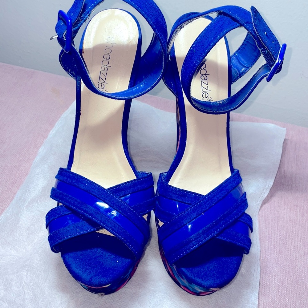 Royal blue wedges with beautiful detail on the shoe I have war them one time💋